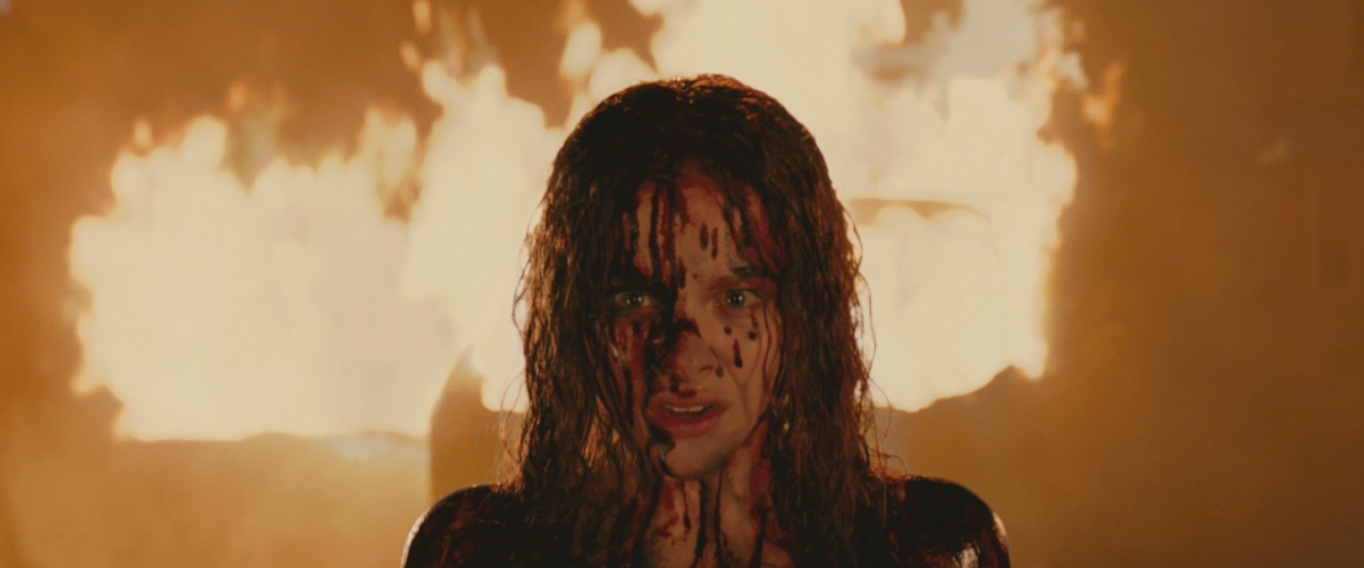 chloe-grace-moretz-as-carrie-white-in-carrie-2