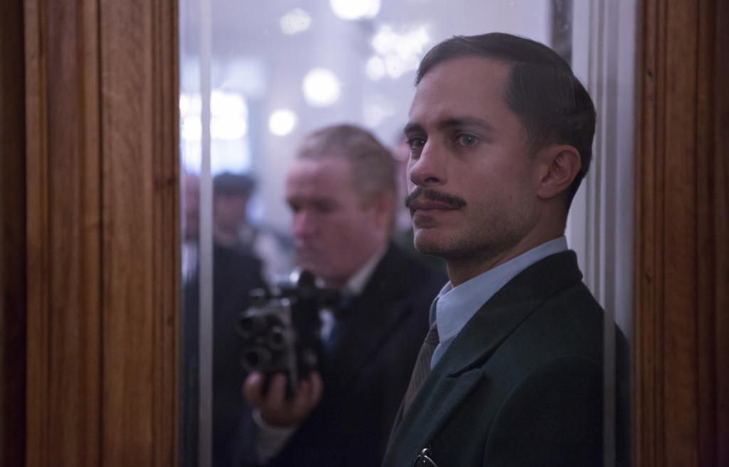 neruda-gaelgarciabernal_3